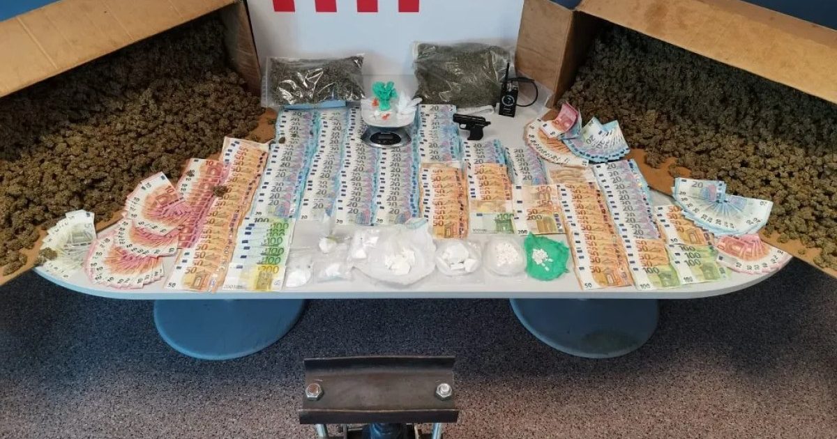 Els Mossos van detectar els sospitosos per vigilància discreta després d'observar entregas amb actitud sospechosa en una zona de circulació restringida.