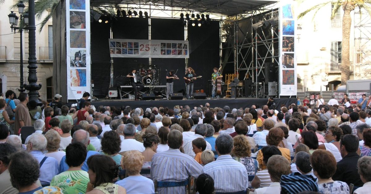 L'edició destaca per la presència múltiple de la veu en formats diversos i la diversitat territorial dels artistes, reafirmant Vilanova com a referent cultural de la música contemporània d'arrel