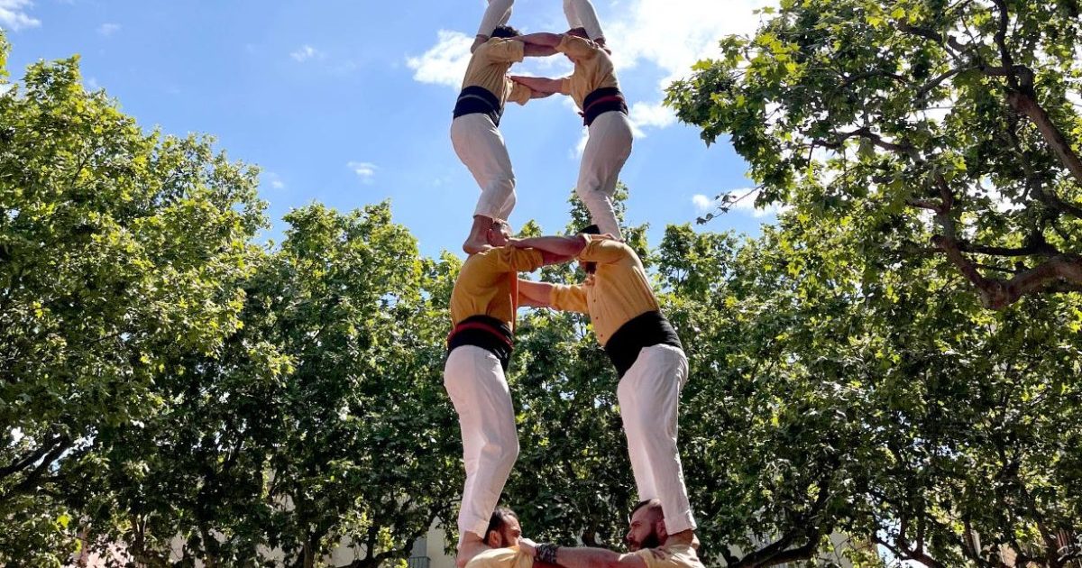 El cap de colla, Mario Marco, ha manifestat que les expectatives per a la diada de Sant Jordi, aniversari de la colla, romanen altes perquè la feina a l'assaig ho està suggerint, tot afirmant que les caigudes formen part del procés de creixement.
